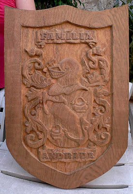 Brasão Família Andrade entalhado
